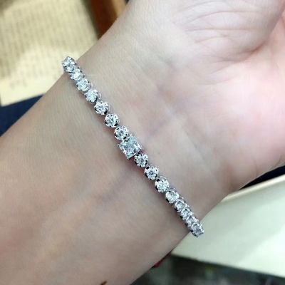 둥근 모양의 공주 절단 다이아몬드 팔찌 장식 미국 화폐와 함께 필수